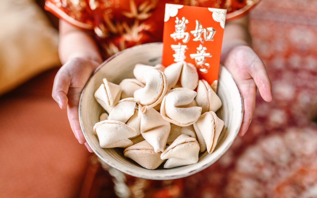 La tradition des cookies de fortune chinois : Origines et Significations